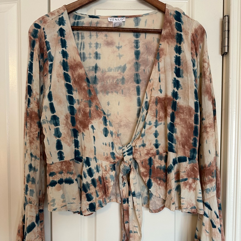 Tie dye open front tie at waist.